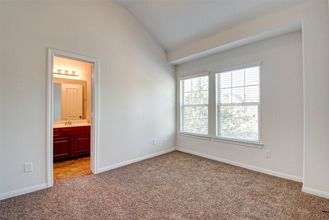 Building Photo - 20 Cheswood Manor Court