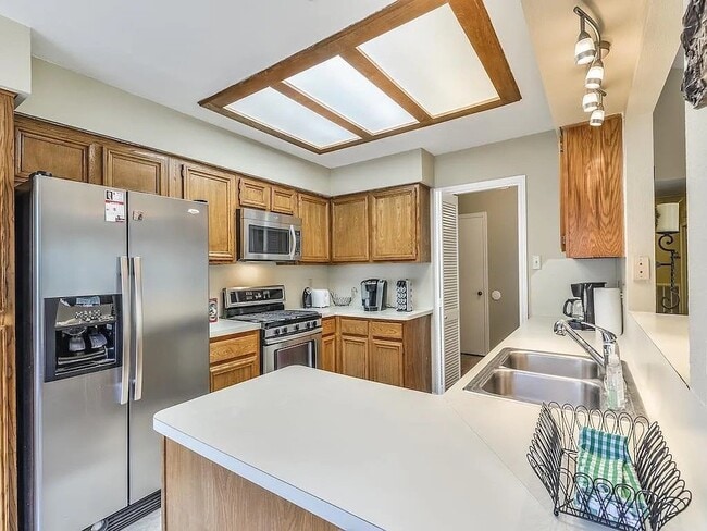Building Photo - 22019 Knoll Lake Ln