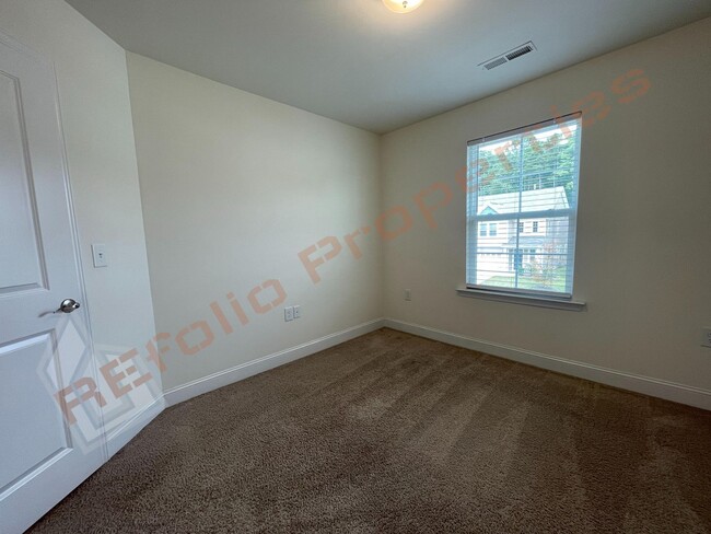 Building Photo - Great news! Application fee will be credited toward your first month’s rent upon lease is execute...
