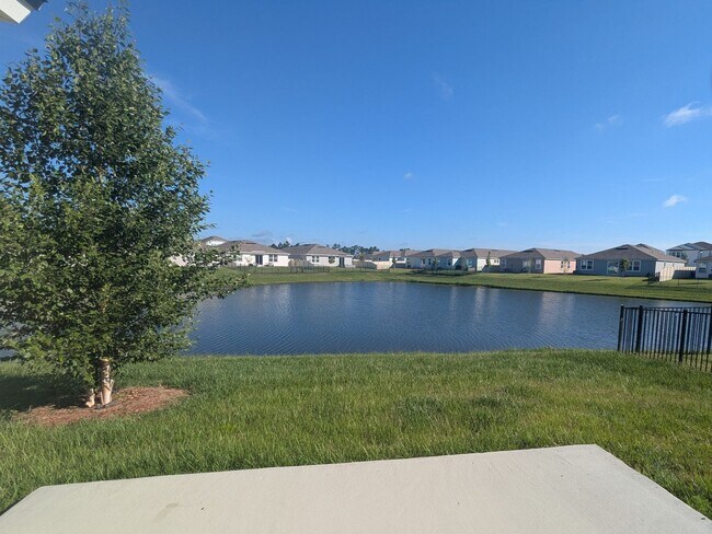 Building Photo - This is for an 18mo LEASE!! ENTRADA SUBDIV...