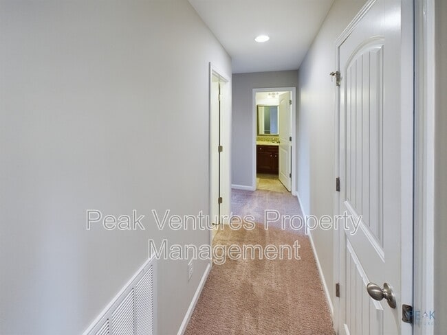 Building Photo - 11 Endeavor Cir