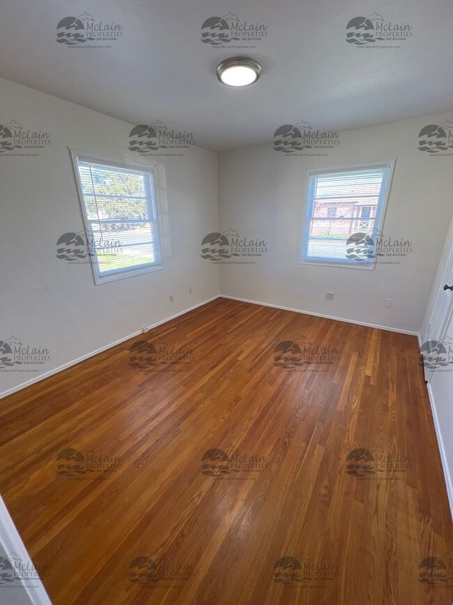 Building Photo - Single Story 3 BD/1BA Home with 2 Car Garage!