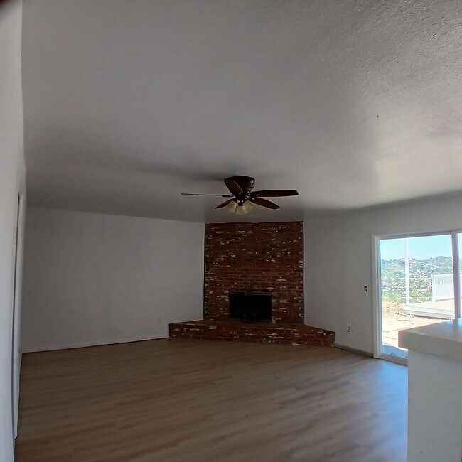 Building Photo - Spring Valley View Home