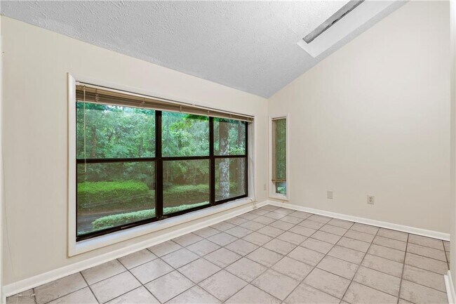 Building Photo - 5137 Roswell Rd NE