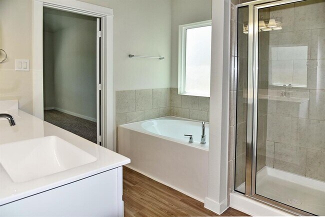 Building Photo - 358 Shoreview Dr