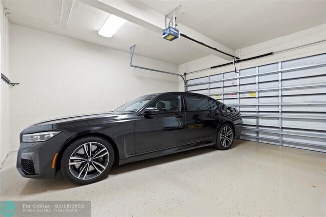 Building Photo - 105 Via Floresta Dr