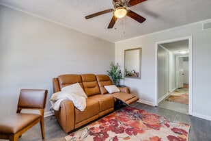 Building Photo - 129 Ridgedale Dr