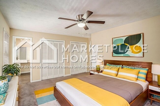 Building Photo - 2105 Pinewood Dr