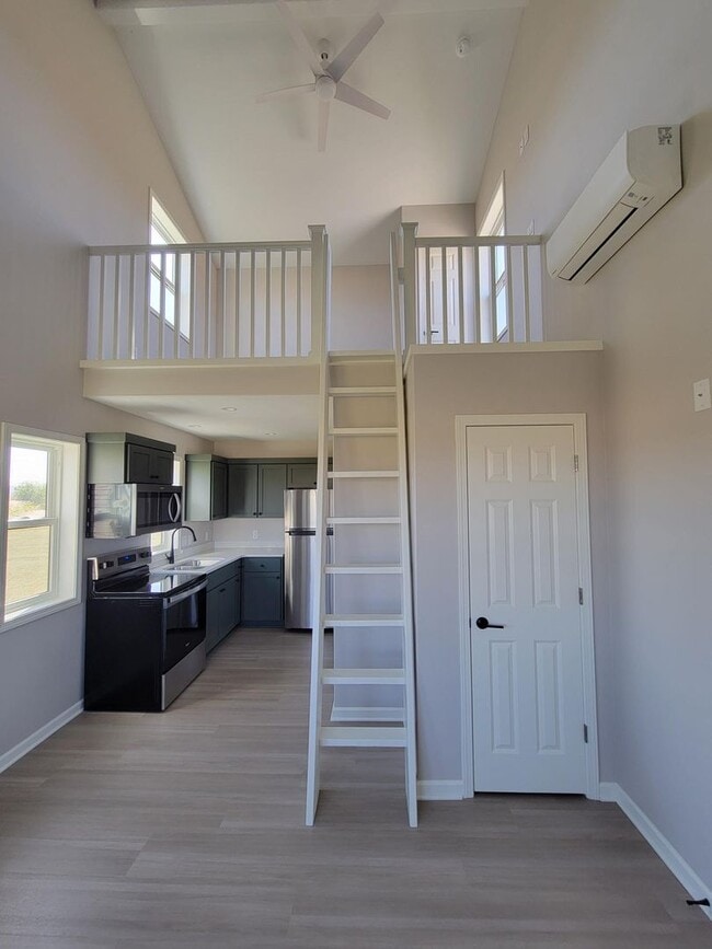 Building Photo - Country living 1 bed 1 bath