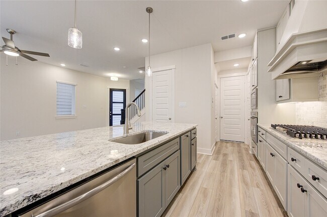 Building Photo - 16032 Mason Run Dr