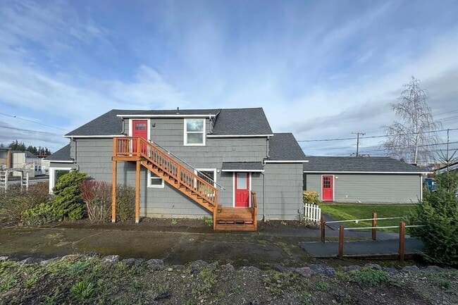 Building Photo - 1017 E Front St