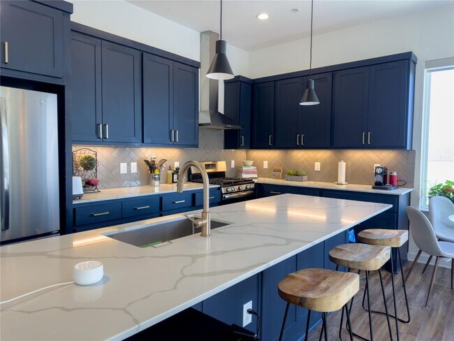 Building Photo - 2804 S 1st St