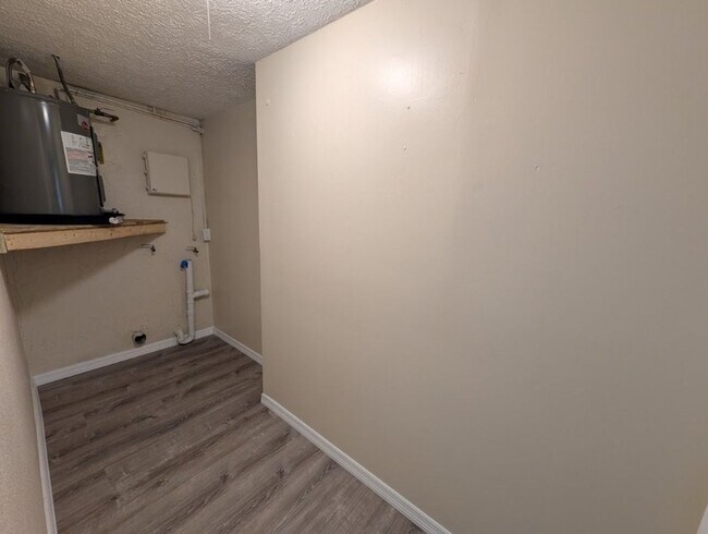 Building Photo - 6617 Lenoir Dr