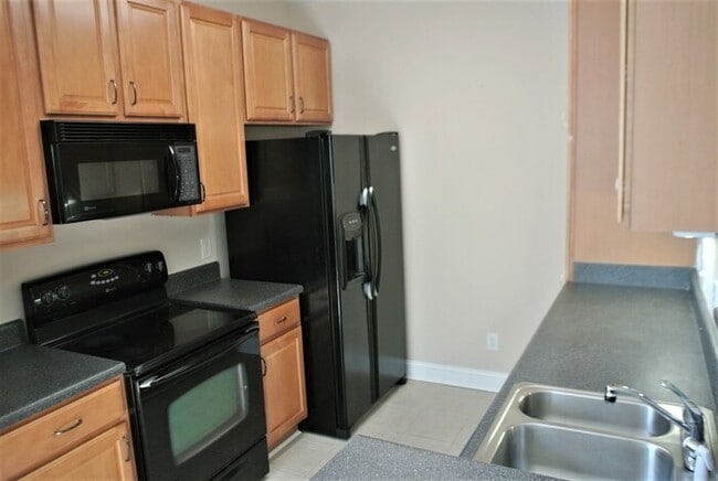 Building Photo - 1621 Providence Glen Dr