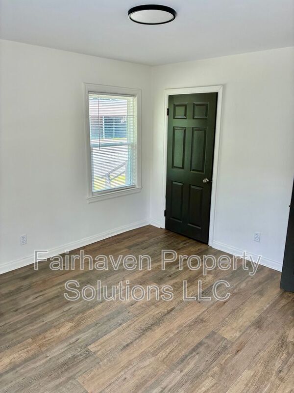 Building Photo - 109 Signal View St
