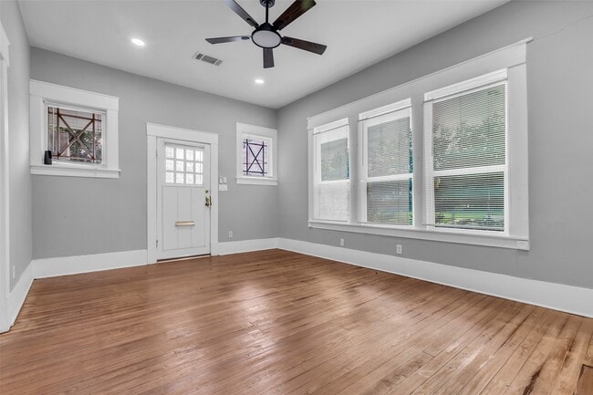 Building Photo - 4303 McKinney St