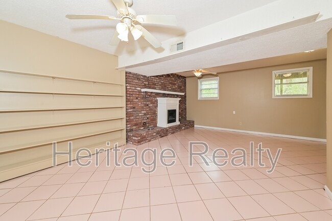 Building Photo - 5600 Outer Dr