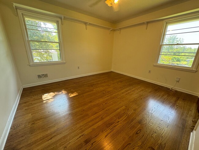 Building Photo - 901 4th Ave NE