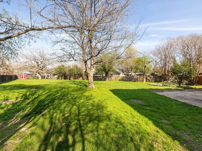 Building Photo - 1805 White Oak Cove