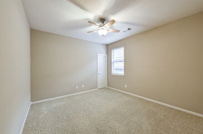 Building Photo - 21315 Pennshore Ln