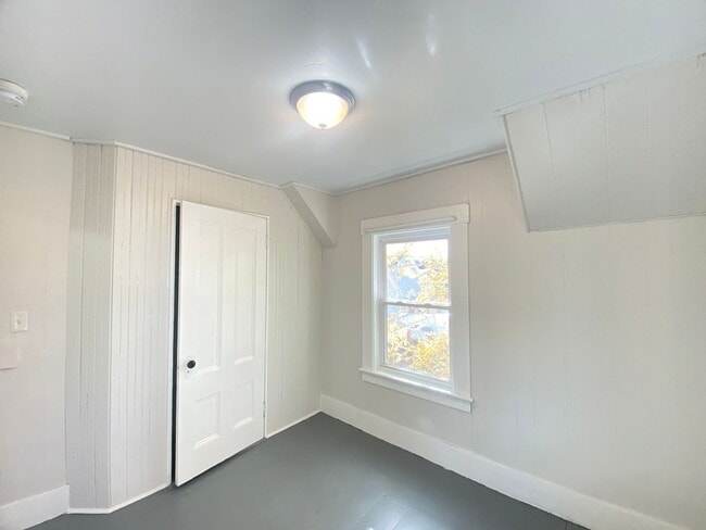 Building Photo - 348 Portland St