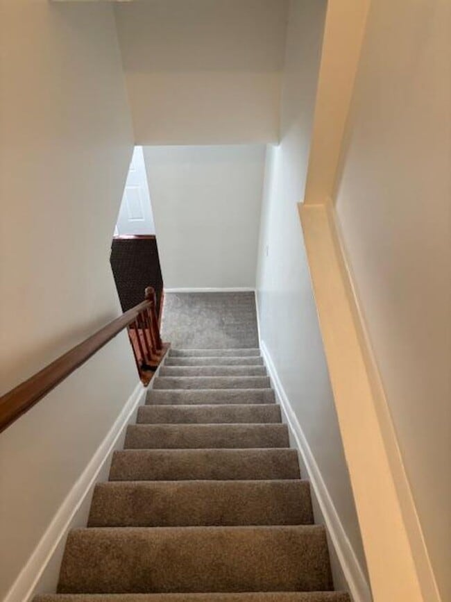 Building Photo - Beautifully Renovated 3-Bedroom, 2.5-Bath ...