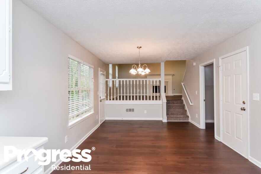 Building Photo - 300 Mephisto Cir