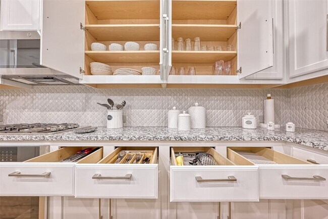 Building Photo - 7933 Wild Thicket Dr