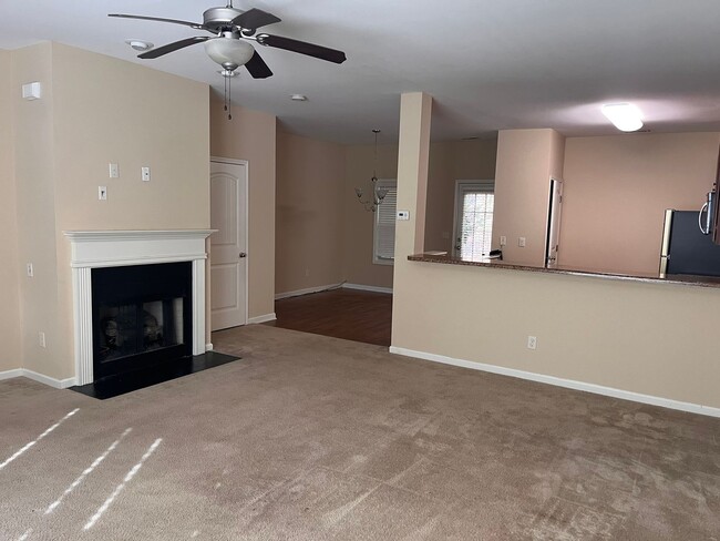 Building Photo - Lovely 3 Bedroom 2.5 Bath Townhouse in Raleigh!