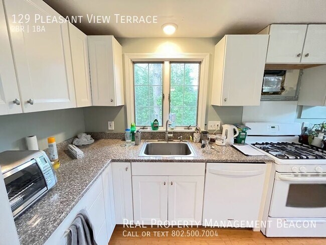 Building Photo - Bungalow for rent in Hartford, VT $2350 pl...
