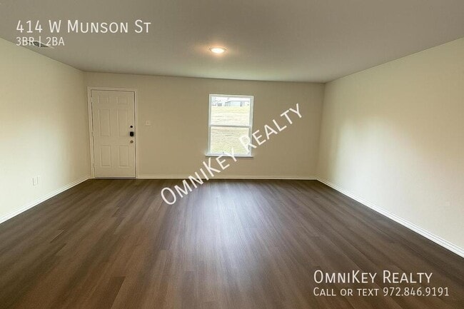 Building Photo - 414 W Munson St