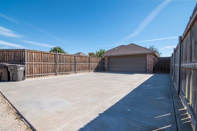 Building Photo - 5914 Llano Ct