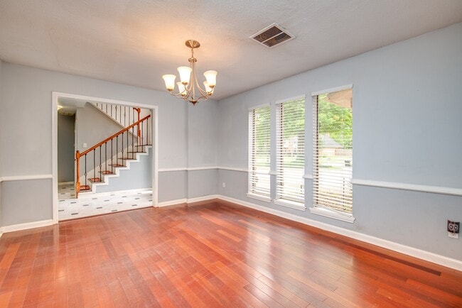 Building Photo - 3927 Pleasant Valley Dr