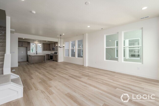 Building Photo - 1452 W Cook Ln