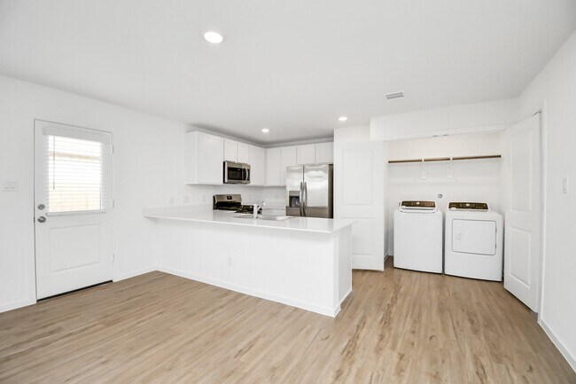 Building Photo - 1615 Windrose Bnd