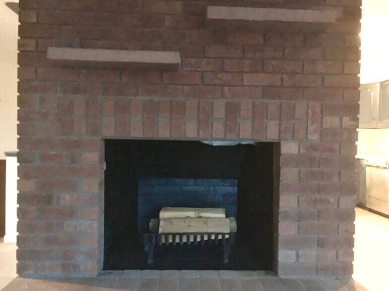 Building Photo - 738 S Watermelon Dr