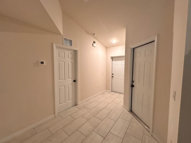 Building Photo - 3025 Chiquita Blvd S