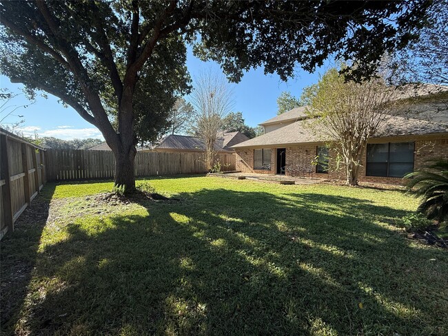 Building Photo - 523 Earls Ct Dr