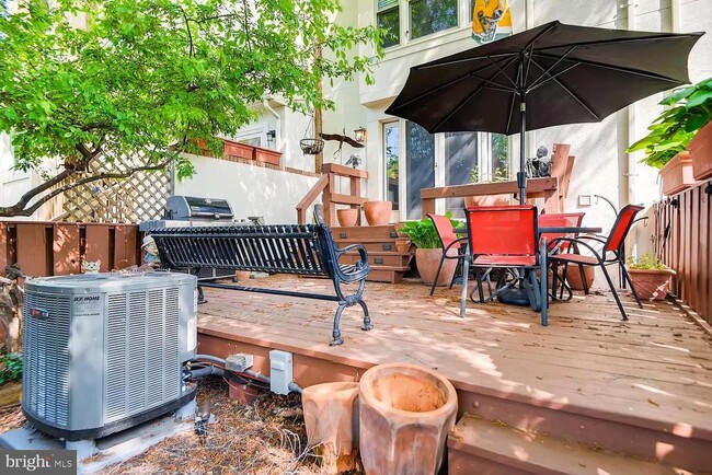 Building Photo - 2919 Elliott St