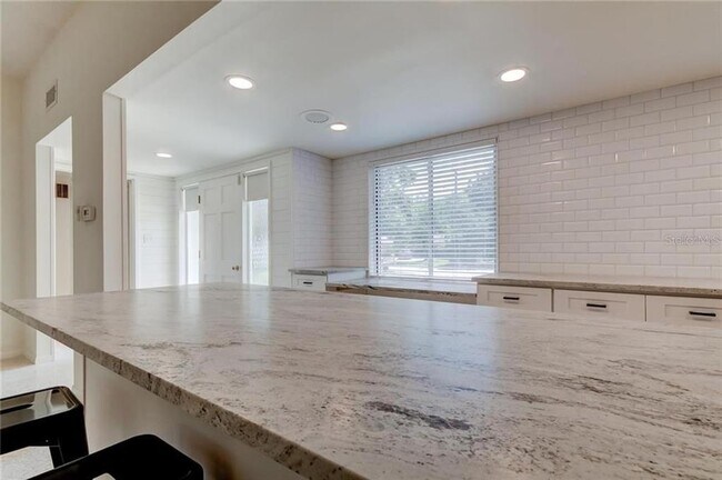 Building Photo - 1126 Woodcrest Ave