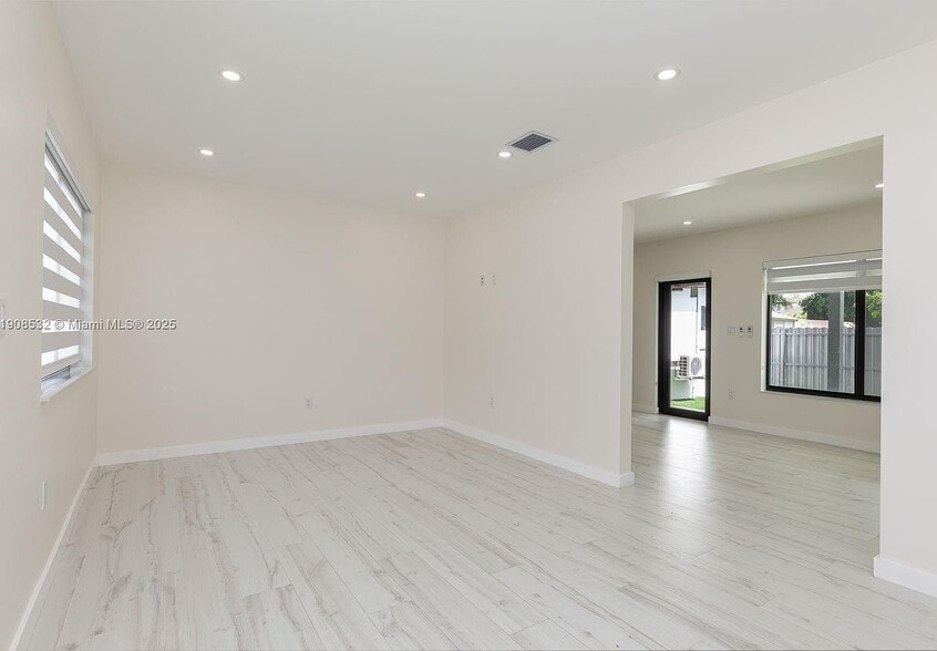 Building Photo - 5641 SW 67th Ave