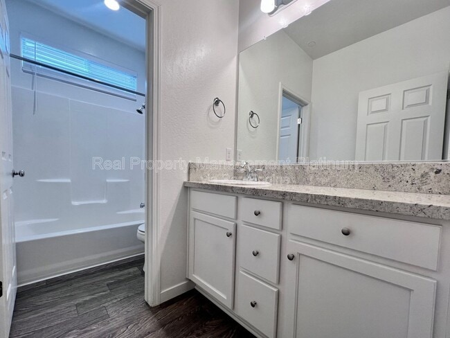 Building Photo - 6692 E Cambridge Ave