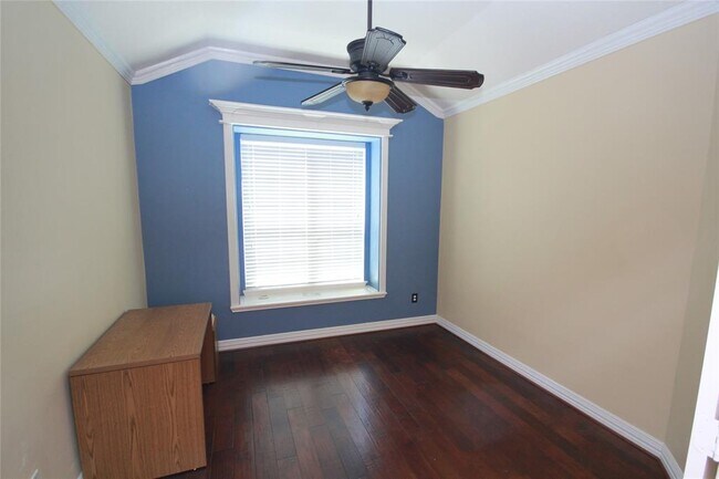 Building Photo - 1306 Colonial Manor Dr