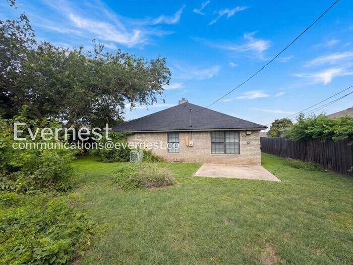 Building Photo - 2014 Cedarview Dr