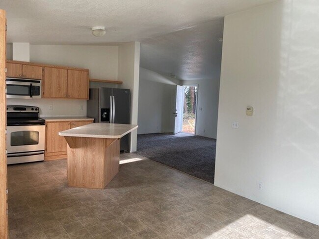 Building Photo - Country Living in Junction City – 3 Bed / 2 Bath Home Available 2/3/2026