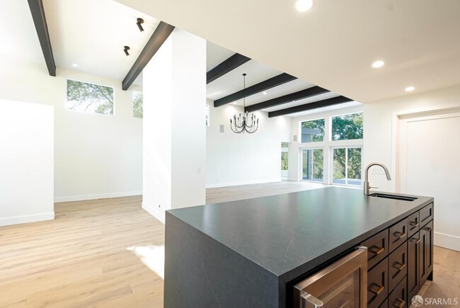 Building Photo - 81 Estates Dr