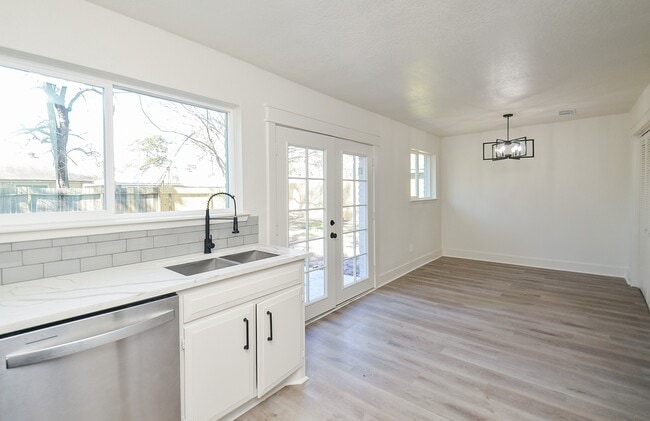 Building Photo - 4434 McCleester Dr