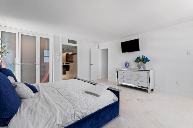 Building Photo - 5701 Collins Ave
