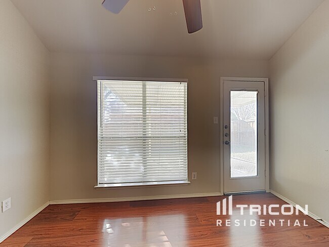 Building Photo - 1013 Meadowbend Dr