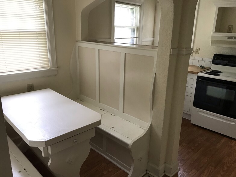 Building Photo - 3626 East 1st Street North